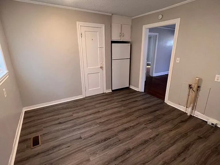 301 Potomac Ave — Photo 4