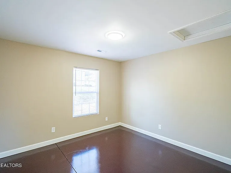 106 E Maire Ave — Photo 14