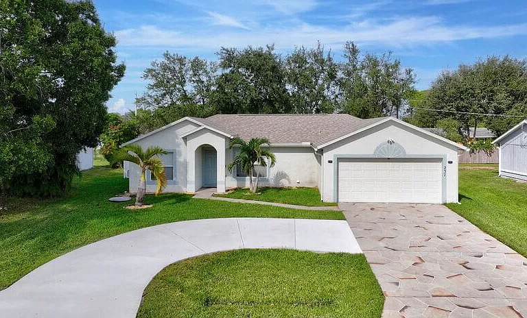237 SW Twig Ave — Photo 32