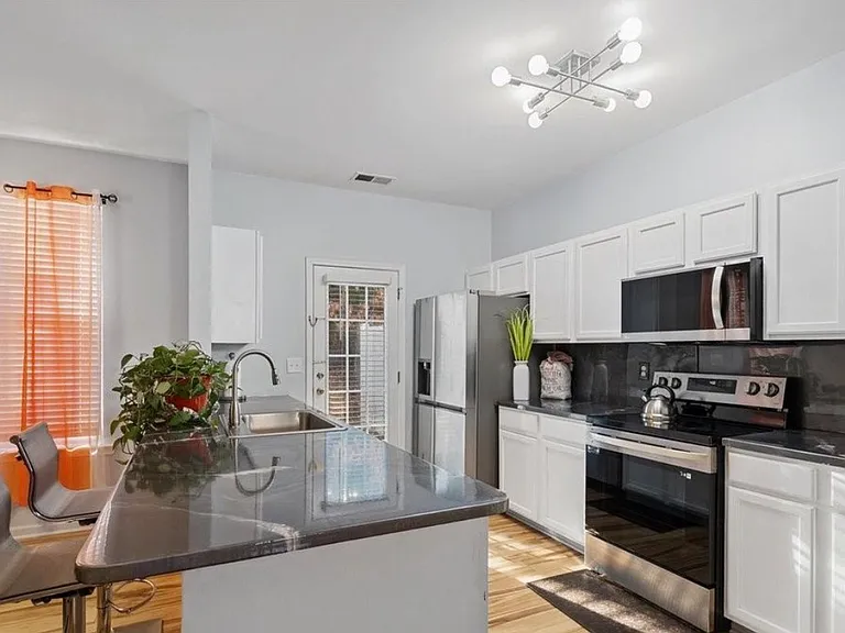 7148 Abbotts Glen Dr — Photo 11