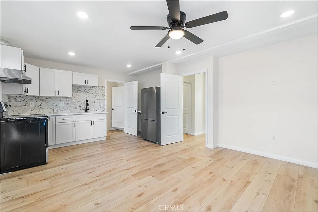 10 bed, 3928 sqft, $2,500 — Photo 3