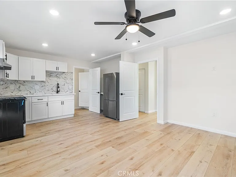 523 W 12th St #5 — Photo 3