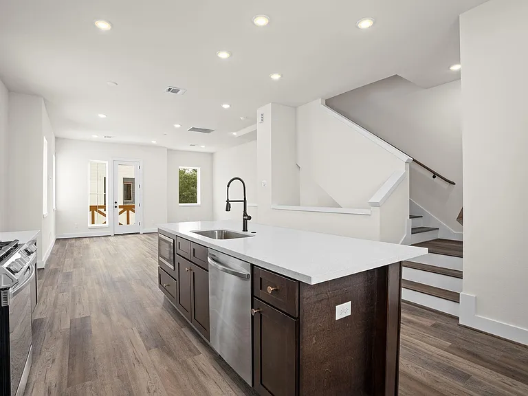3905 Pinemont Dr #F — Photo 15