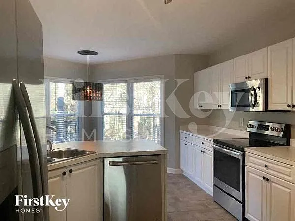 1520 Maplewood Ct — Photo 4
