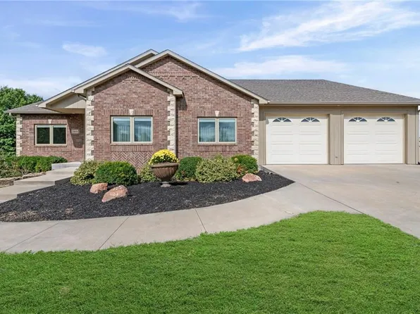 16678 Evans Rd, Basehor, KS 66007