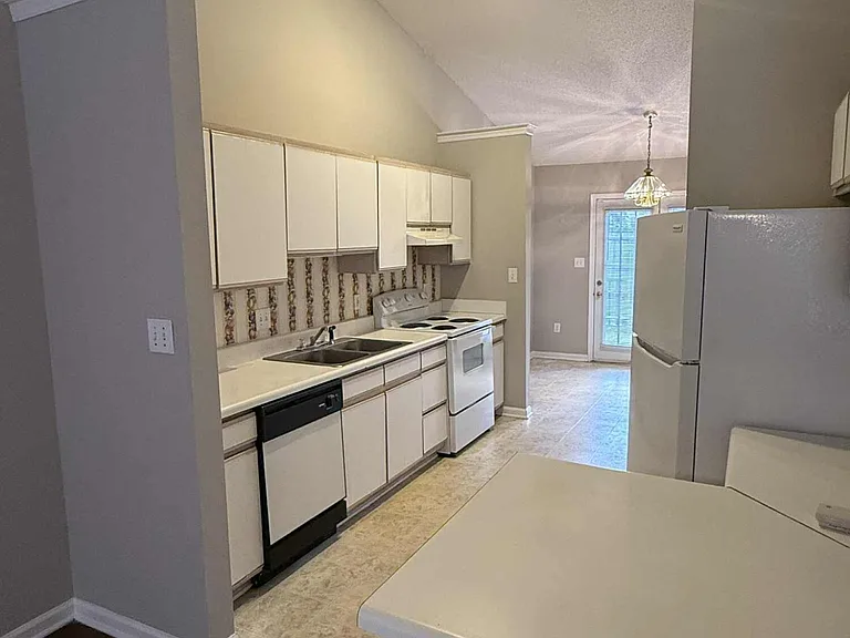 1801 Summerhaven Dr #B — Photo 4