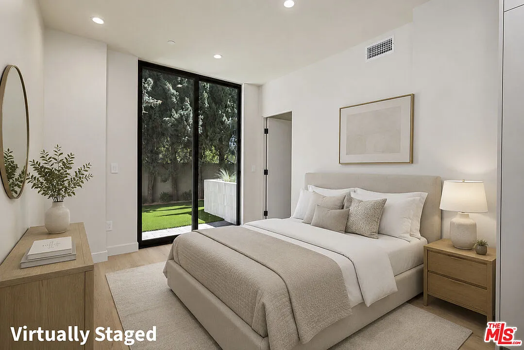 3 bed, 3.5 bath, 2035 sqft, $10,000 — Photo 4