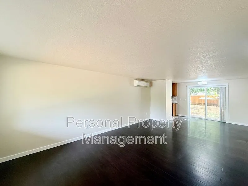 2 bed, 1.0 bath, 970 sqft, $1,795 — Photo 2