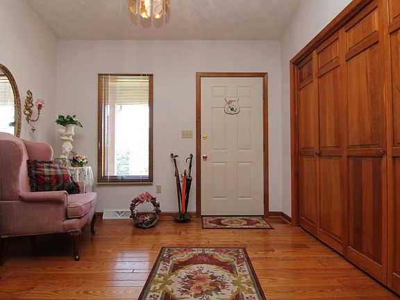 4th image of 4621 Red Barn Ln NE
