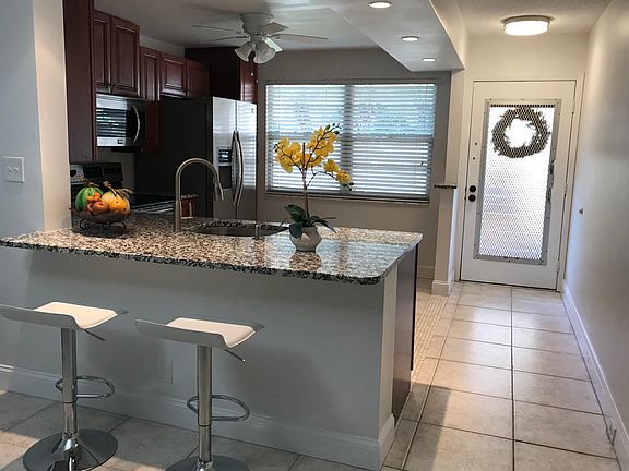 Kitchen - Granite Countertops and Solid Wood Cabinets
