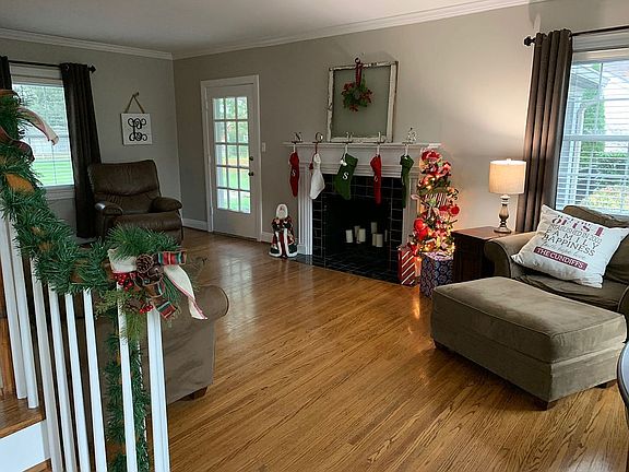 2nd image of 3007 Eleanor Ave