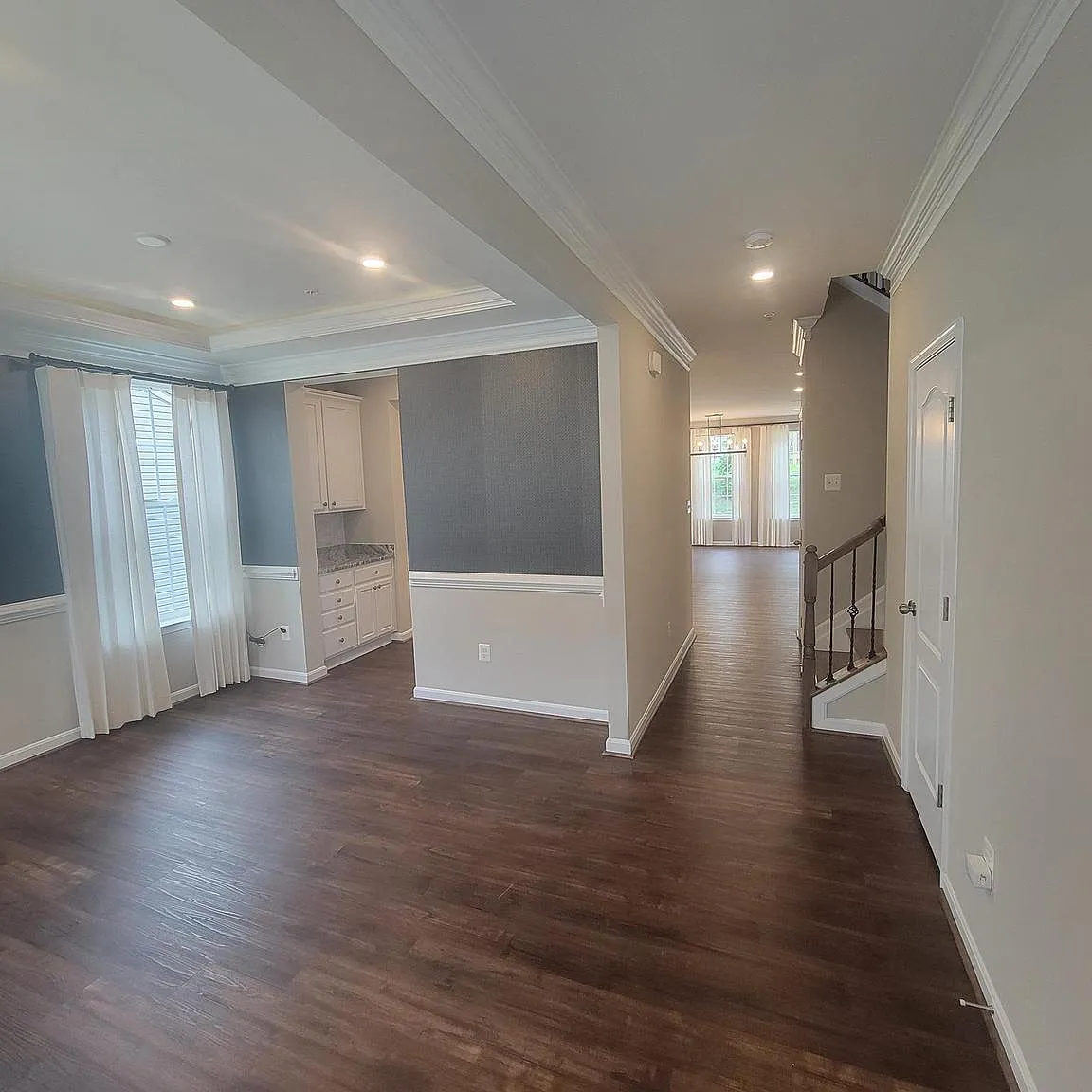 4 bed, 3.5 bath, 3560 sqft, $4,500 — Photo 2