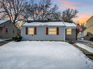 96 S Roslyn Rd, Waterford, MI 48328