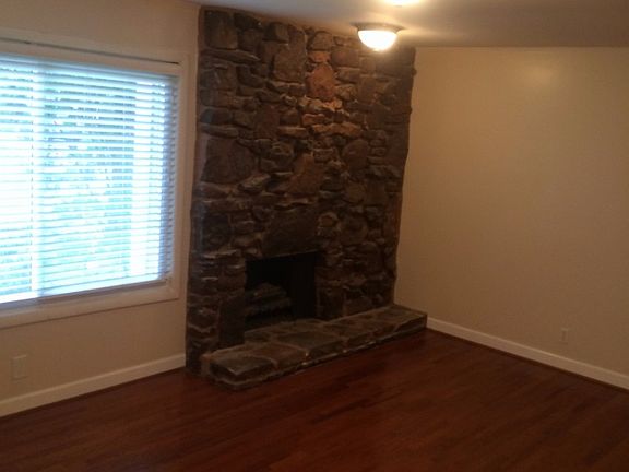 4th image of 819 Williamsburg West Dr