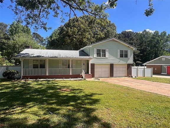 2nd image of 2768 Majestic Cir