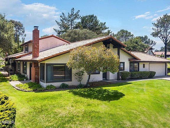 3rd image of 18 Stanford Cir