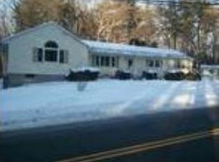 5 Greenough Rd, Plaistow, NH 03865