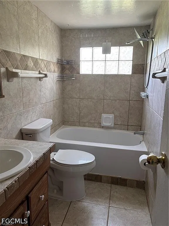 3 bed, 1.0 bath, 1200 sqft, $2,000 — Photo 4
