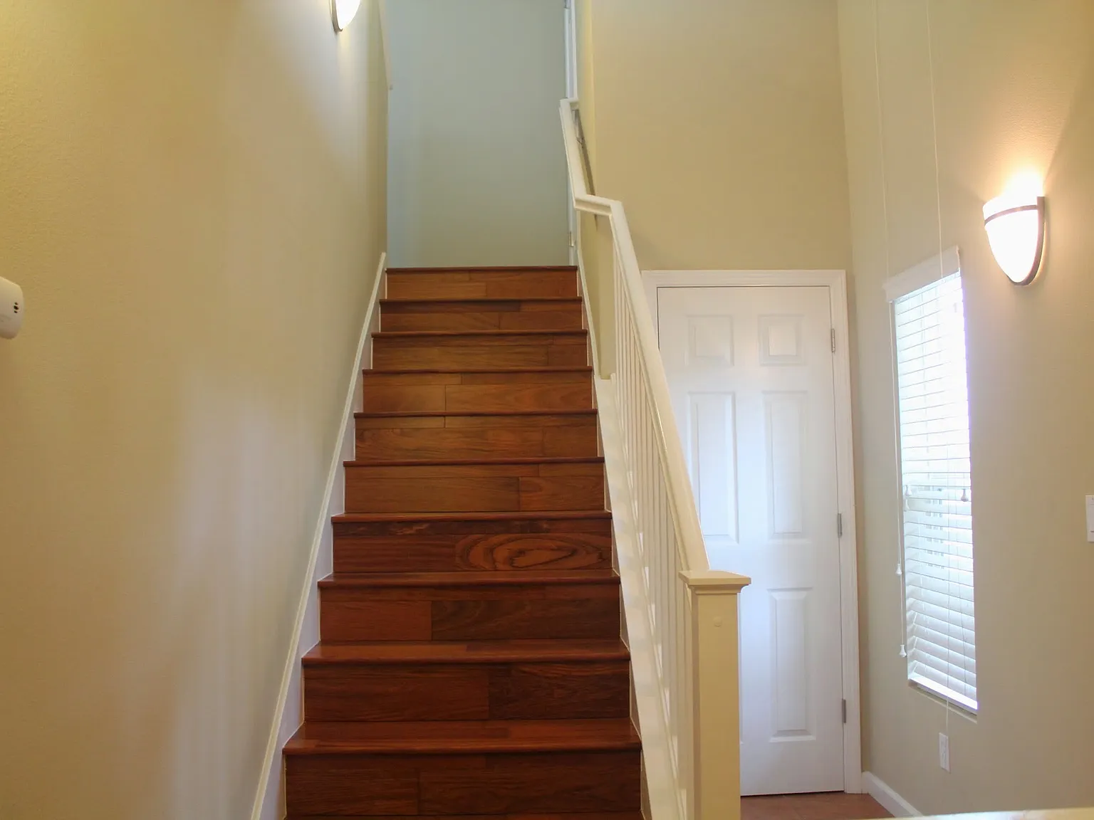 3 bed, 2.5 bath, 1508 sqft, $4,200 — Photo 3