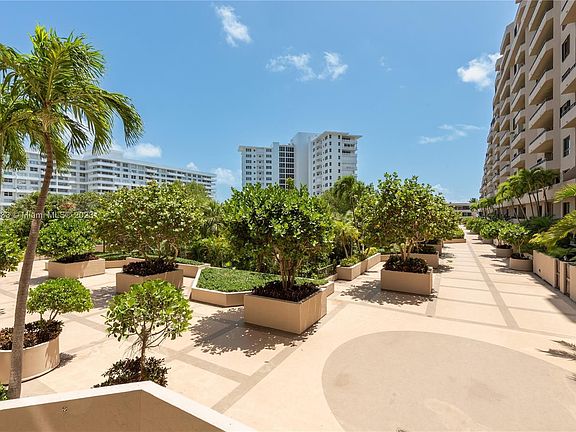 4th image of 251 Crandon Blvd APT 205