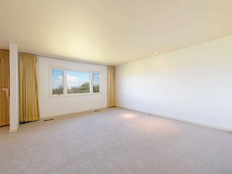 1038 S Oak Hills Way — Photo 15