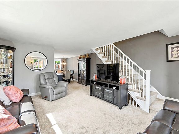 2nd image of 5242 Gramercy Dr