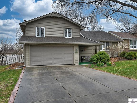 3rd image of 2217 S 162nd Cir