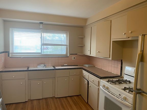 3rd image of 26221 Pinehurst St #26201-201C