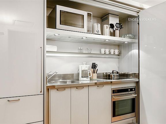 4th image of 18 W 48th St APT 12D