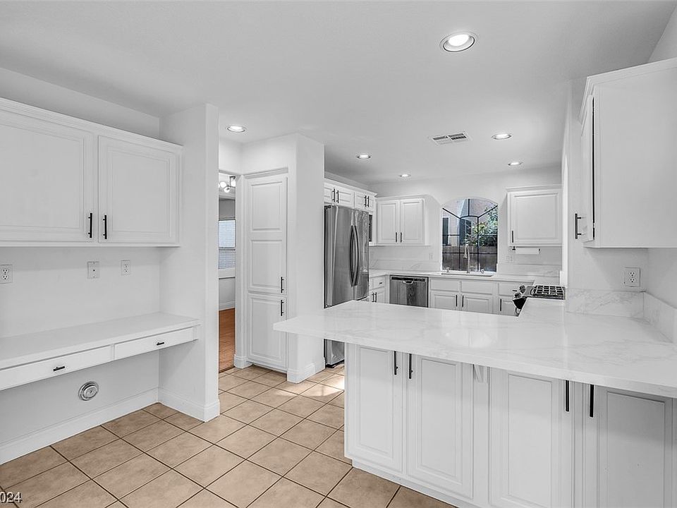1st image of 10885 Galbraith St