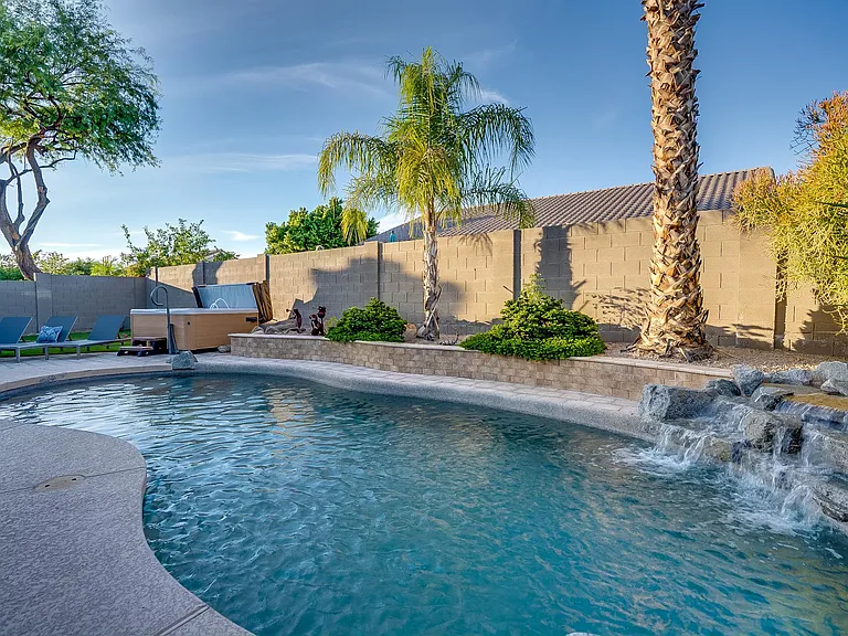 7308 E Whistling Wind Way — Photo 3