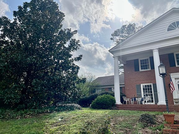 3rd image of 1103 Armstrong Ln