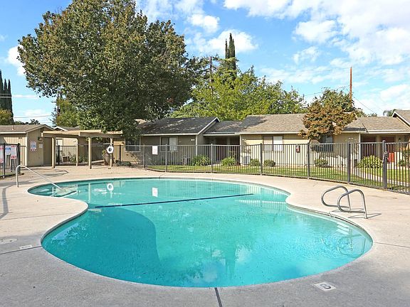 3rd image of 1019 N Peach Ave #D145