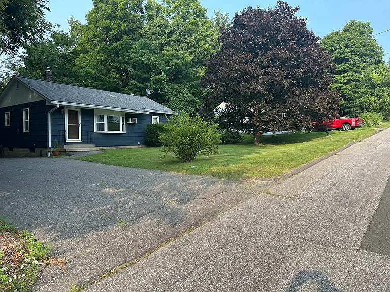 165 Wallens St — Photo 11