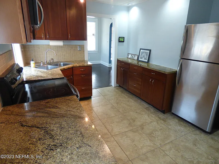 2671 College St — Photo 7