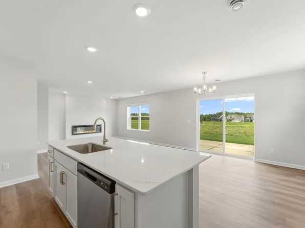 1102 Annagaire Curv, Rosemount, MN 55068