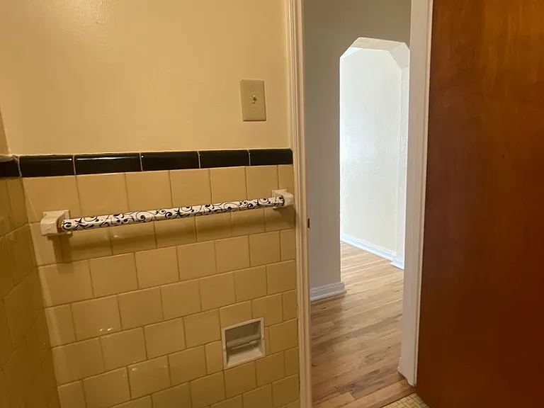 Goldsborough Apartments — Photo 26