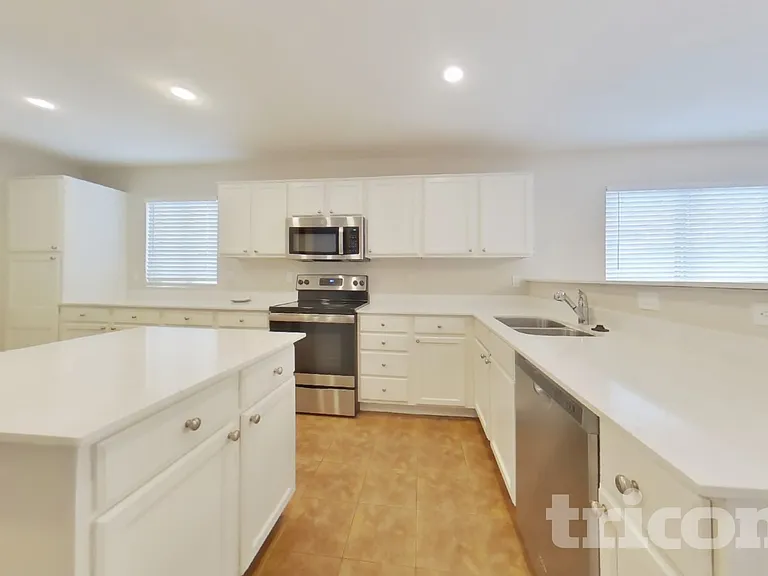 17220 N Wavyleaf Ave — Photo 6