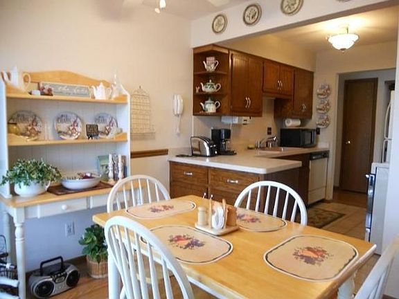 4th image of 300 Foxwood Dr #117