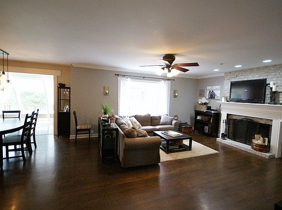 4th image of 1020 Kennesaw Ct