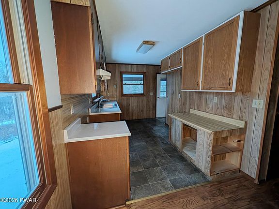 5th image of 787 Champlin Hill Rd