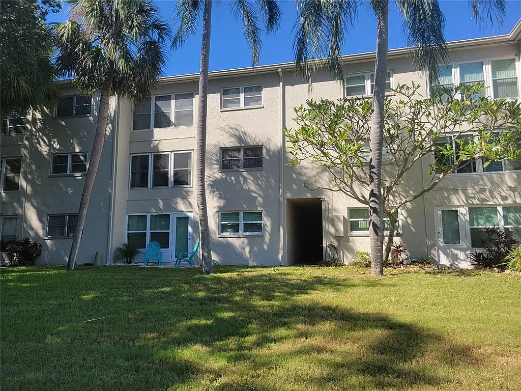 2 bed, 2.0 bath, 934 sqft, $1,900 — Photo 2
