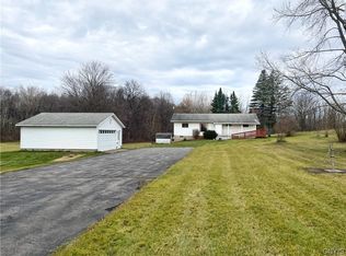 2751 Holmes Rd, Weedsport, NY 13166