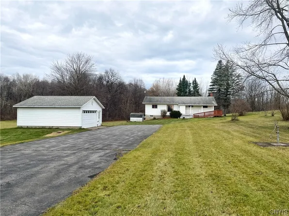 2751 Holmes Rd, Weedsport, NY 13166