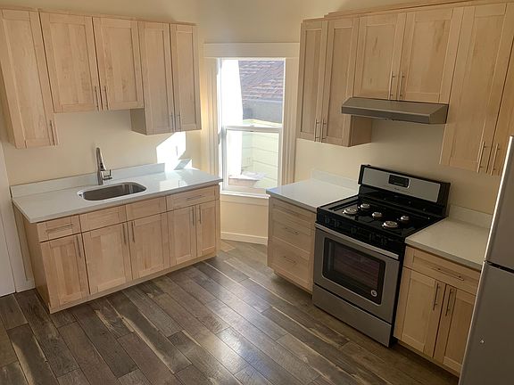 3rd image of 140 Steiner St #5
