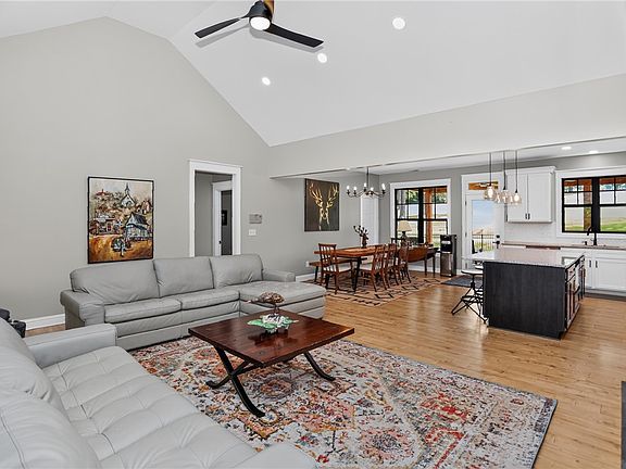 4th image of 216 Bunker Ln