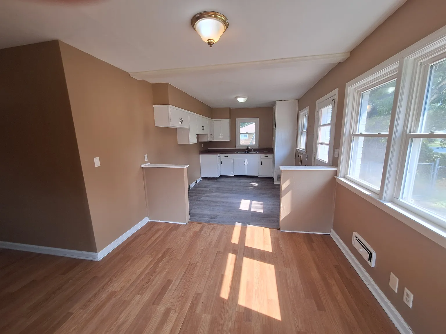 3 bed, 1104 sqft, $1,350 — Photo 3