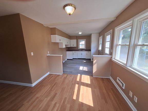 3rd image of 1611 Clarice Way