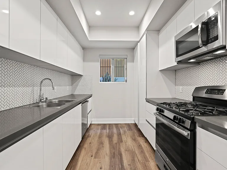 838 N Hudson Ave — Photo 41