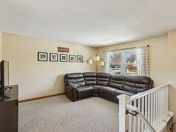 3rd image of 311 10th Ave NW